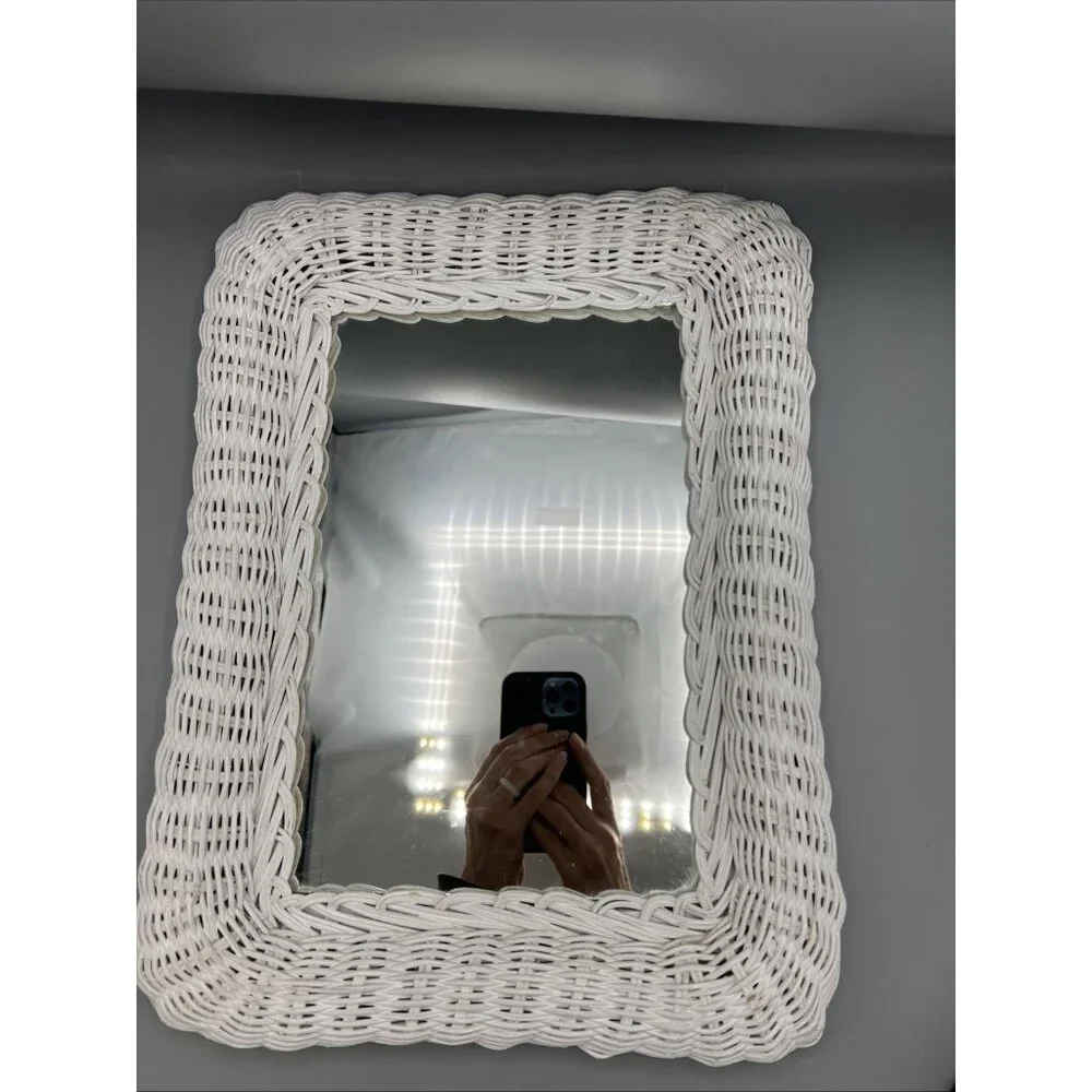 White Wicker Wall Mirror Shabby Chic Cottagecore 12x16 Hanging VTG Hong Kong - Picture 13 of 13